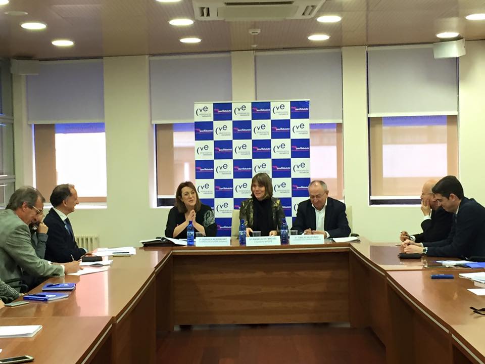 Angela de Miguel y candidatos del PSOE