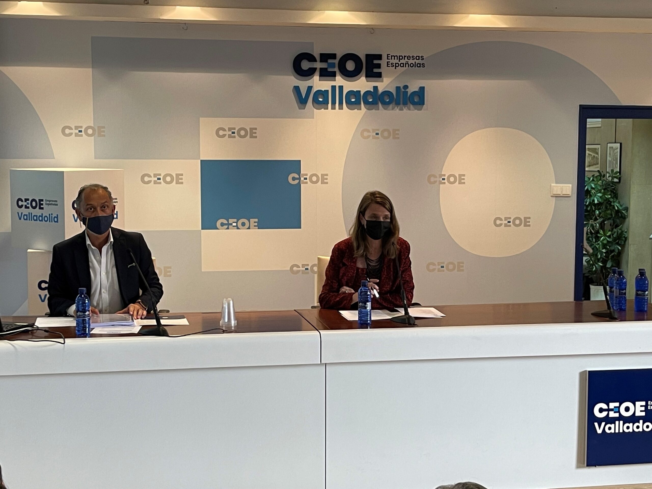 Asamblea CEOE Valladolid Secretario General Felix Sanz y Presidenta Angela de Miguel scaled