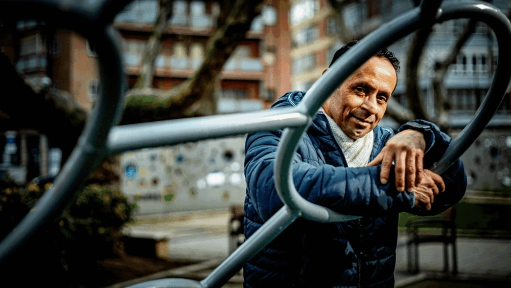 Luis Alberto Jarquín (31 años) y Sergio Manuel Cerna (42), de Nicaragua, en la Plaza Mayor; Liliana Yamileth, de Honduras, en la plaza de Zorrilla; Dubier Alsate, de Colombia, en la Circular; Vimala Maliyekkal, de India, en la plaza de San Pablo. - Foto: Jonathan Tajes
