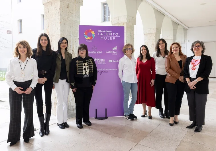 Eva Morón, Ana de Miguel, Ana Belén Alonso, Paola Torres, Nachi García, Irene Sanz, Miriam Navarro, Almudena Alberca y Charo López, participantes en Talento Mujer. J.C.Castillo