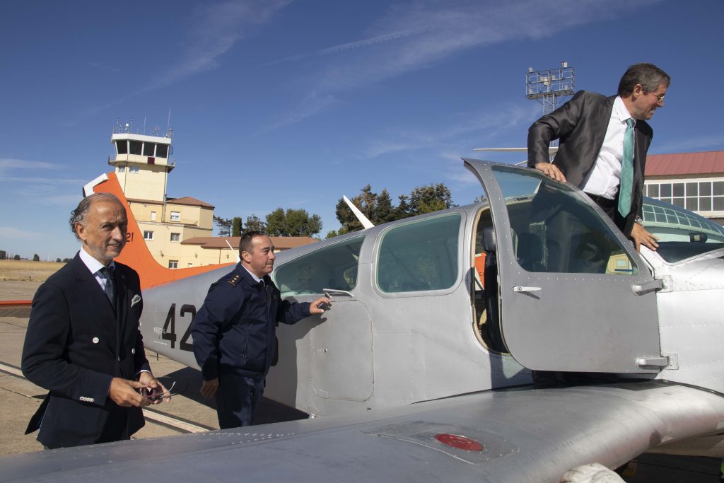 Visita CEOE Valladolid a la Base Aérea de Villanubla
