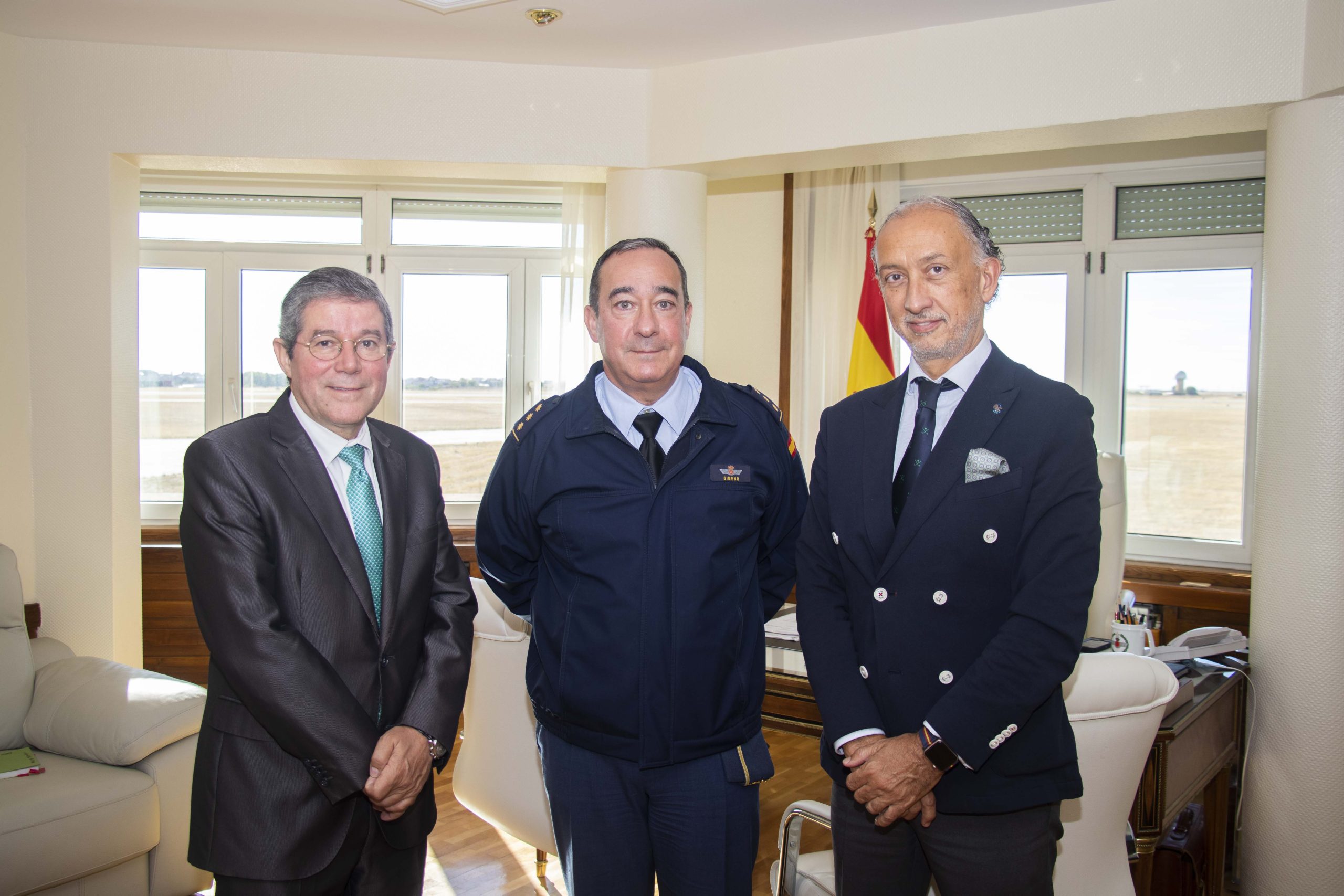 Visita institucional de CEOE Valladolid a la Base Aérea de Villanubla